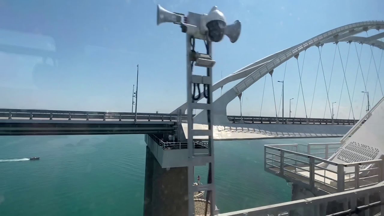 Крымский мост из окна поезда Крымский мост из окна поезда