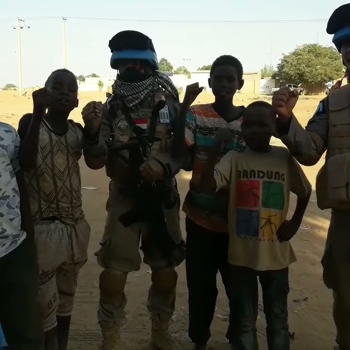 Garuda didadaku FPU Polri with anak-anak Sudan