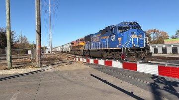 CSX 4720 (We Are One CSX) Leads CSX B457 In LaGrange, IL On November 12, 2025