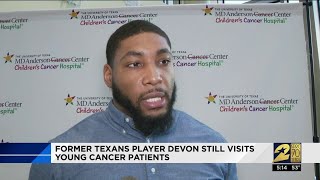 Former Texans player Devon Still visits young cancer patients