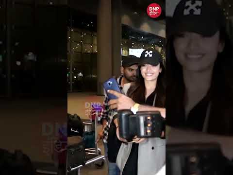 Rashmika Mandanna poses for the paps as she is spotted at the airport || DNP INDIA