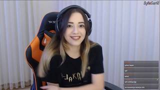 Mi̇afi̇tz Sesi̇ni̇ Takli̇t Eden Erkek İzleyi̇ci̇si̇yle Konuşuyor Twitch Yayın Anları