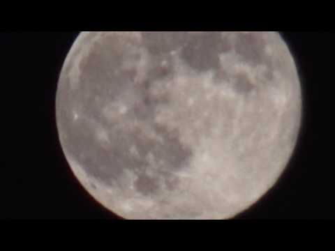 Видео: Снимките на супер синята кръвна луна изглеждат като нещо извън „Междузвездни войни“