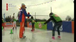 Annamarie Thomas Geeft Schaatsles In Maarssen