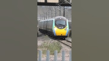 Avanti West Coast passing Milton Keynes Central at Speed #train #class 390