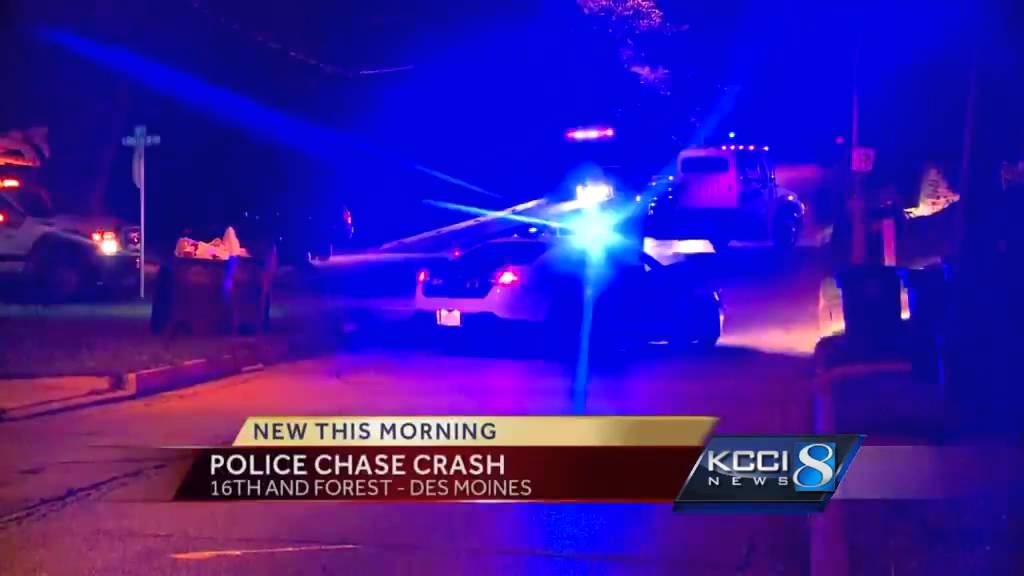 Police chase ends in crash with pole - YouTube