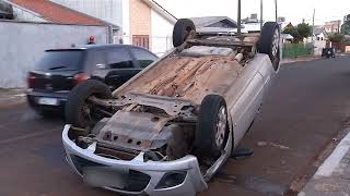 TRÂNSITO: Capotamento de Ford KA no Bairro Industrial...