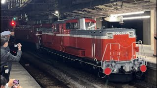 【高崎のDD51も残り1機に】DD51–895号機AT廃車配給EF81–140号機牽引汽笛を鳴らして高崎駅発車