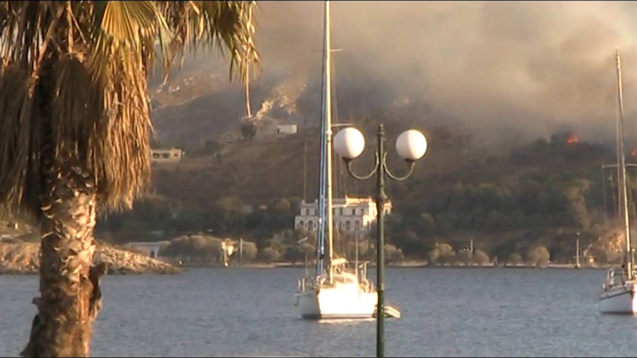 ΦΩΤΙΑ ΣΤΗΝ ΛΕΡΟ ΔΙΠΛΑ ΧΟΤ ΣΠΟΤ 001