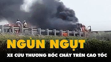 Xe cứu thương bốc cháy ngùn ngụt trên cao tốc TP.HCM - Trung Lương