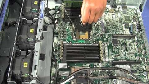 IBM System x 3630 M4 Installing the Microprocessor and Heatsink