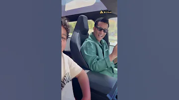 ابن محمد رمضان في أول ظهور ليه بعد اللي حصله بيغني مع أبوه لسه بدري عليه 