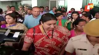 Union Textiles Minister Smriti Zubin Irani arrives at Bhubaneswar airport screenshot 1