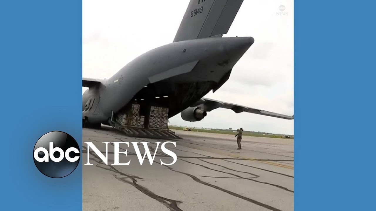 1st flight of "Operation Fly Formula" arrives in US