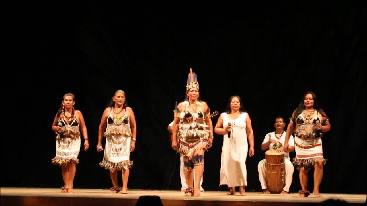 Djuena Tikuna no Teatro Amazonas