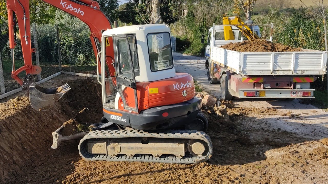 Realizzazione scavo per nuovo parcheggio PARTE 1