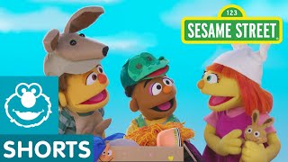 Sesame Street: Julia, Samuel, and Wes Play Dress-Up screenshot 2