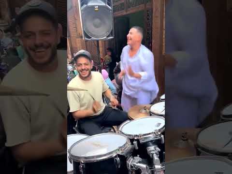 وشه عامل كده