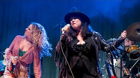 Haley Reinhart & Patti Reinhart "Rock and Roll" Bu...
