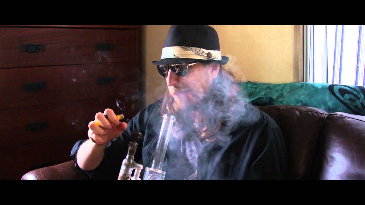 VaderVision - Rating and Tasting Purple Alien (Abduction)