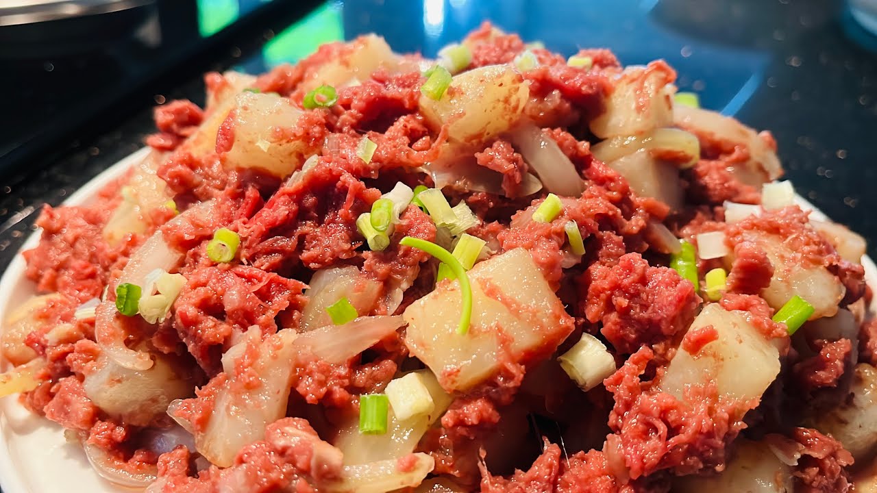 CORNED BEEF HASH | CORNED BEEF WITH POTATOES RECIPE - YouTube