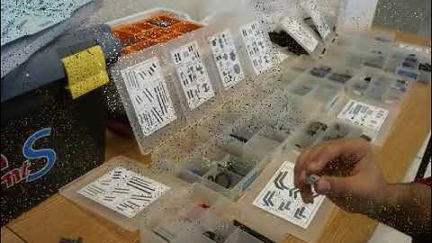 My first robot , LEGO MONDSTORMS NXT , avoiding obstacles