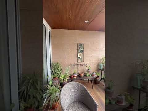 Video: Balkoni yang selesa. Reka bentuk balkoni di apartmen. Hiasan balkoni di dalam