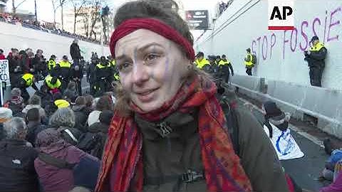 Climate activists block main road into The Hague