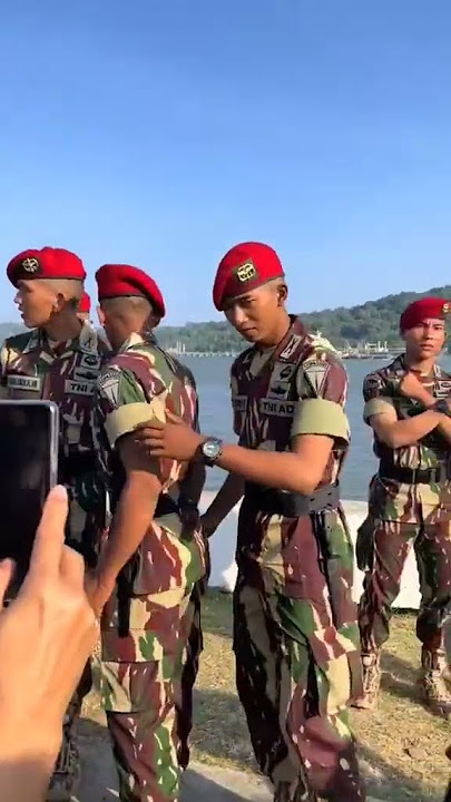 Pesona baret merah