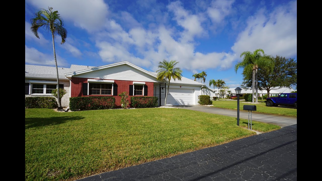 6982 Winkler Rd Updated Lakefront Villa Myerlee Fort Myers, FL
