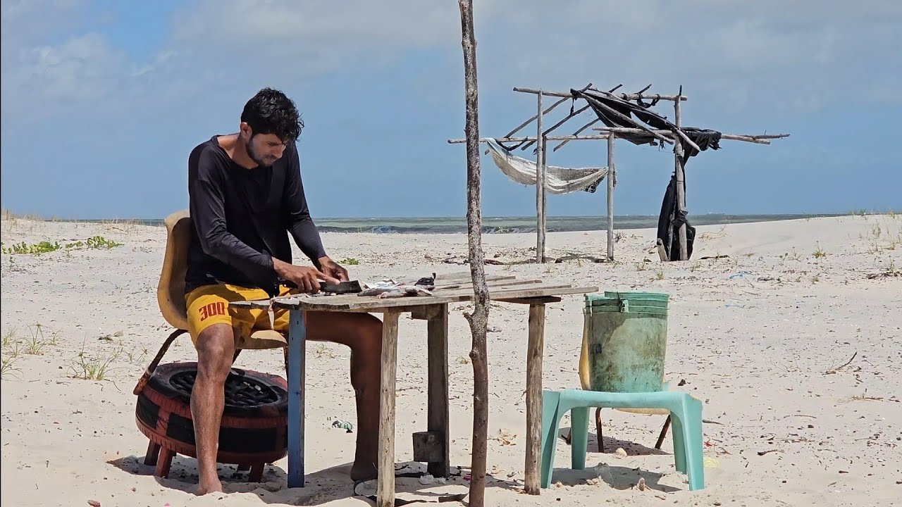 ISOLADO NA PRAIA. SOBREVIVÊNCIA DISCOVERY. 