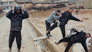 Download Lagu Mustafa's pleas in the rain|The ruthless creditor threw him into muddy water😱 MP3