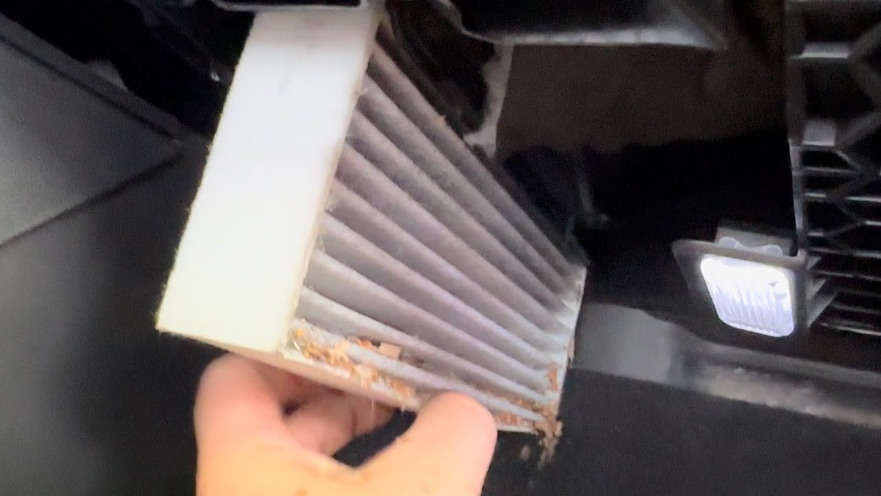 Замена салонного фильтра на автомобиле Шкода Рапид / Skoda Rapid ...