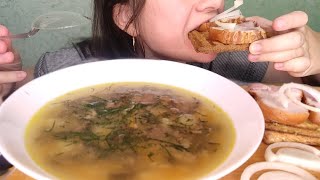 картинка: Мукбанг Суп из луговых опят, грудинка/Asmr eating Mushroom soup