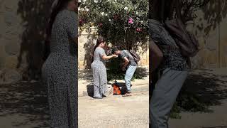 عطيني الفلوس أو نشطح ليك راني شيخة سار طيارة