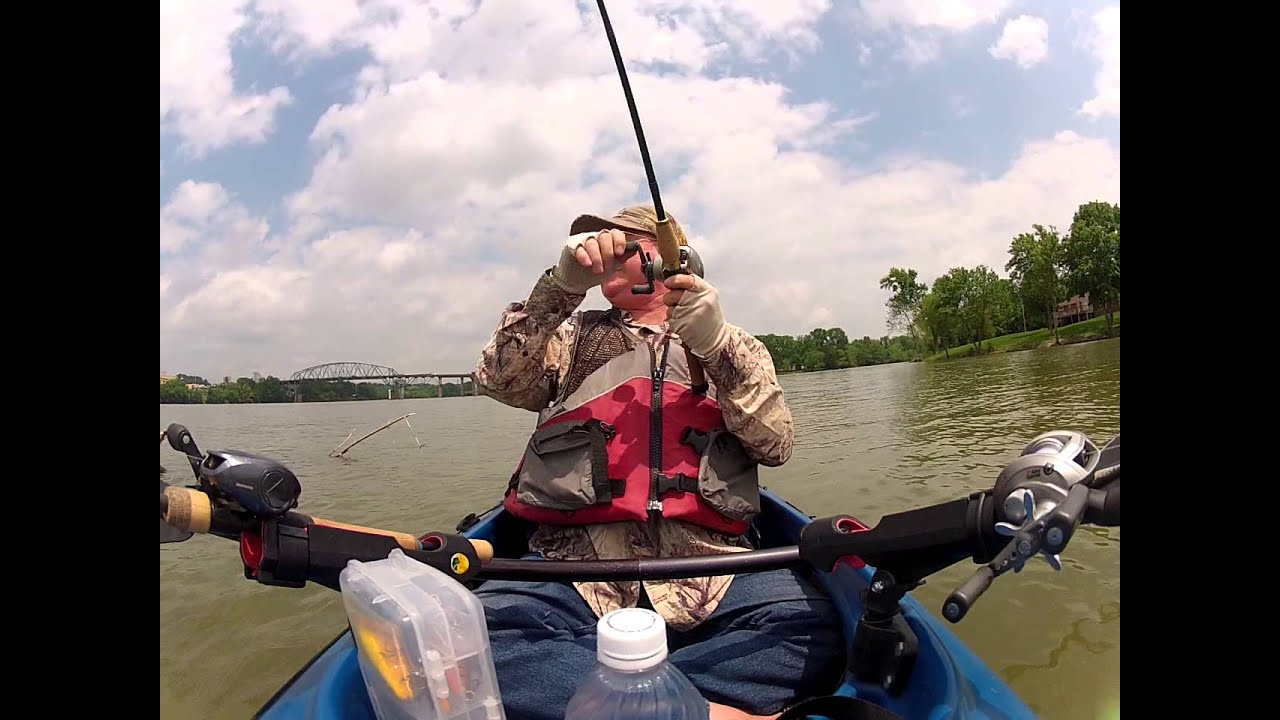 Kayak Bass fishing with Spinnerbait below 109 bridge Old Hickory lake
