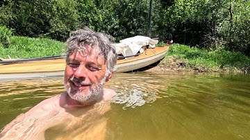 Sailing canoe on the Loire: La Douce France
