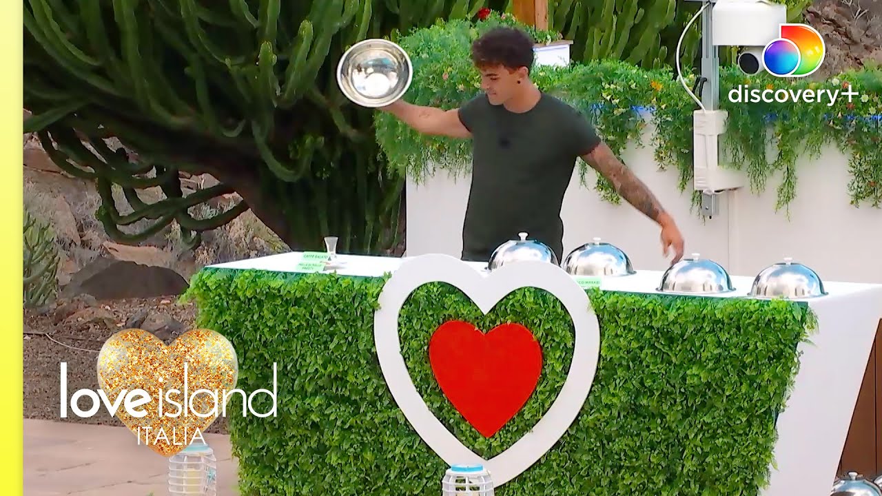 Il nuovo gioco: mangia o bacia | #LoveIslandItalia 🌴💕