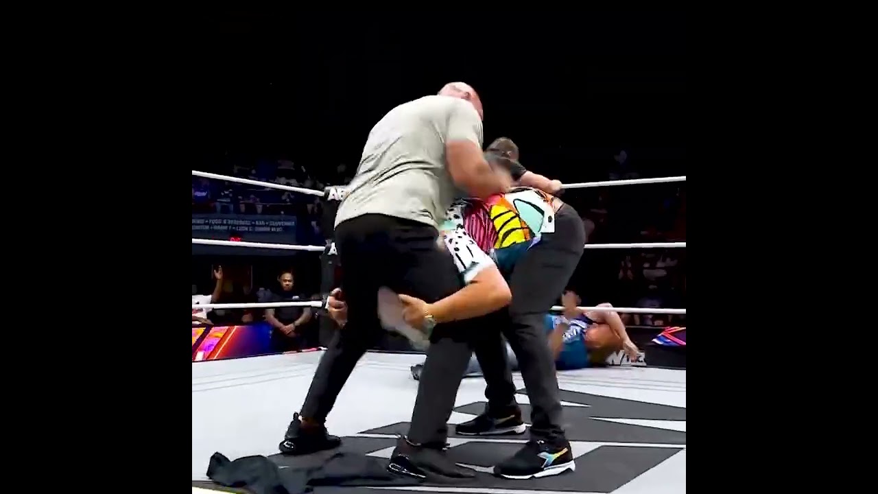 FTR vs The Rock 'n' Roll Express 😲