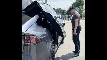 which model does Elon musk use? #tesla #modelx #luxurycars