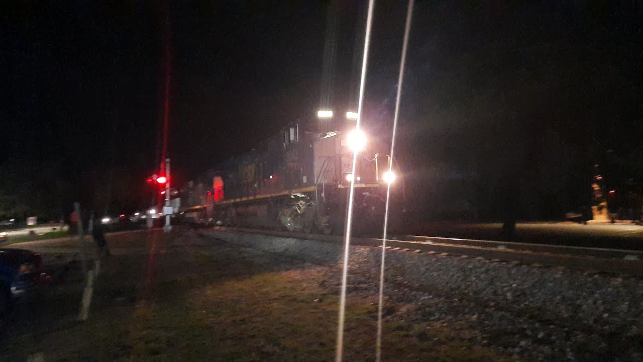 I031-12 Slowly Heads By The Diamond Moving South CSX Engine 3043 ...