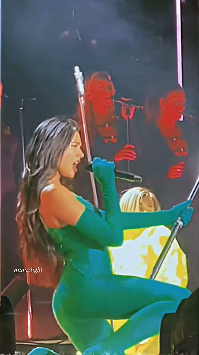 I wanna be that mic stand🥵😫😍 #dualipa