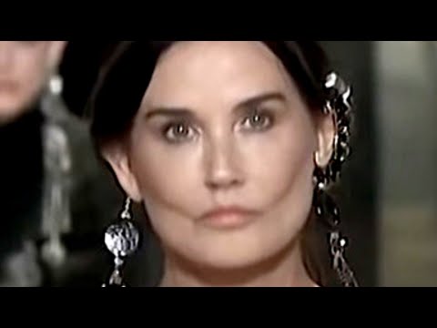 Vidéo: Demi Moore, 58 Ans, S'est Rendu Sur Le Podium Et A Surpris Les Fans Avec Des Changements D'apparence