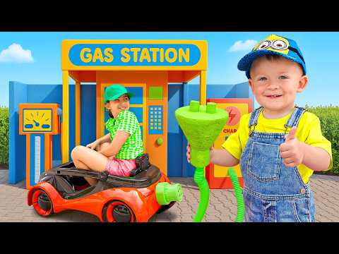 Adam dan ibu berpura bermain di stesen gas Mom 🚗⛽