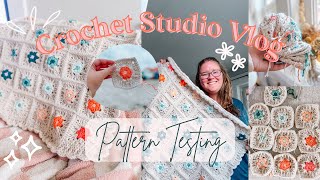 I tested out a new crochet blanket pattern! | Crochet Studio Vlog | Crochet With Me | Cozy vlog