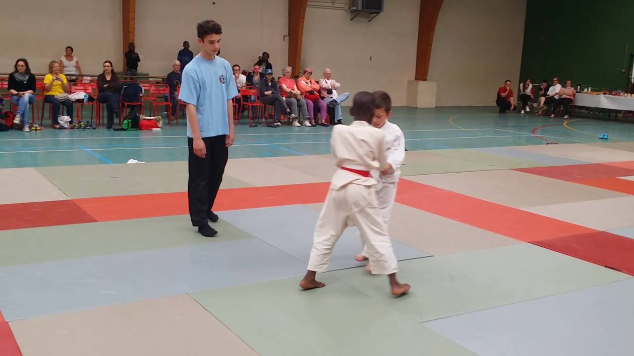 Tournoi Judo enfants organisé par Jc Pithiviers(1) YouTube