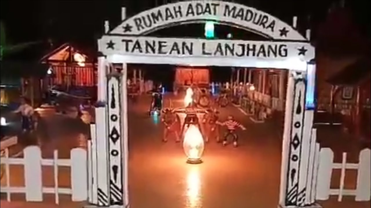 Miniatur Rumah Adat MADURA " TANEAN LANJHANG " - YouTube