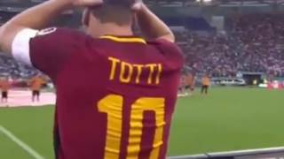 FRANCESCO TOTTI EMOTIONAL AFTER HIS LAST MATCH FOR ROMA