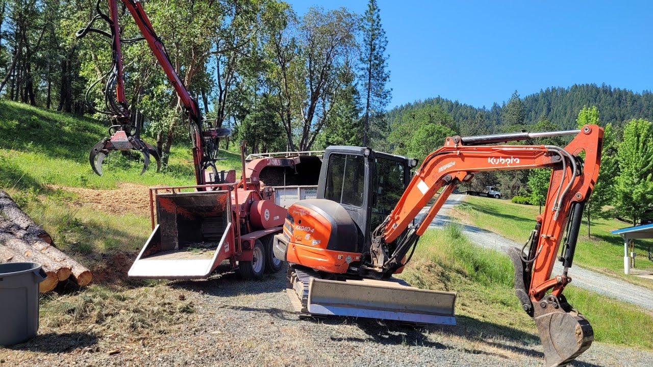 Trees, slash. Grapple chipper and Kubota KX040 work together YouTube