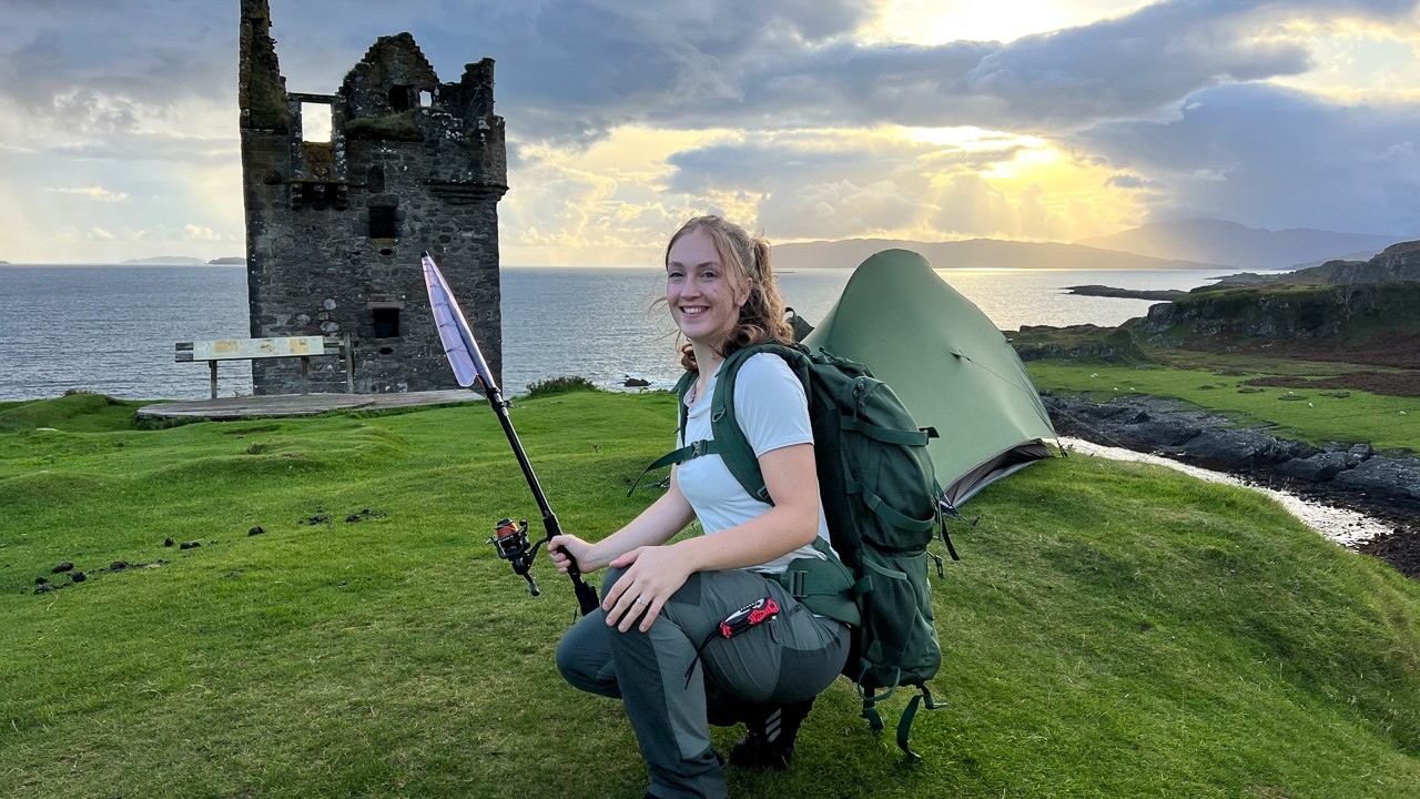Дикий кемпинг на шотландском острове | Руины замка, рыбалка и катастрофа с палаткой!